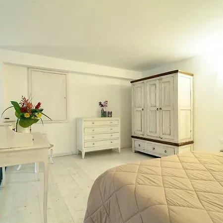 Salotto Dei Baroni * Lecce