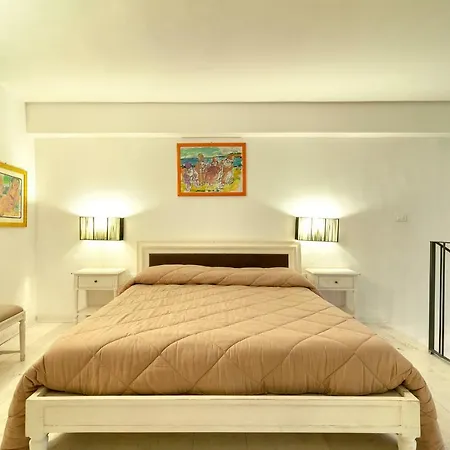 Salotto Dei Baroni * Lecce