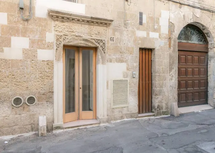 Salotto Dei Baroni * Lecce